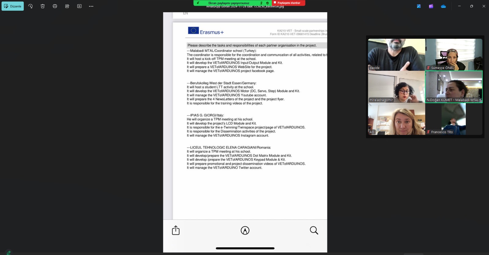 Katılımcıların proje hakkında konuştuğu bir an