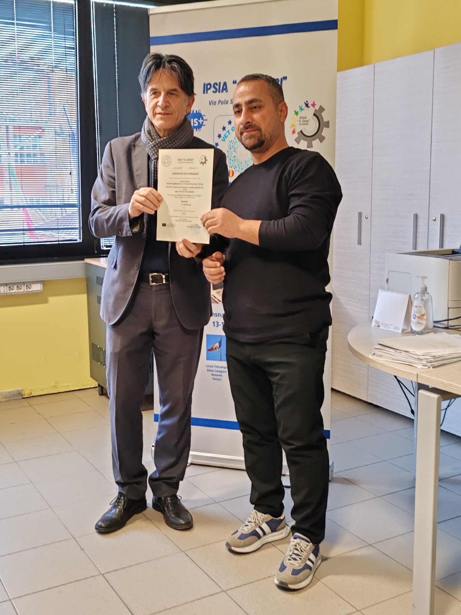 Katılımcıların proje hakkında konuştuğu bir an