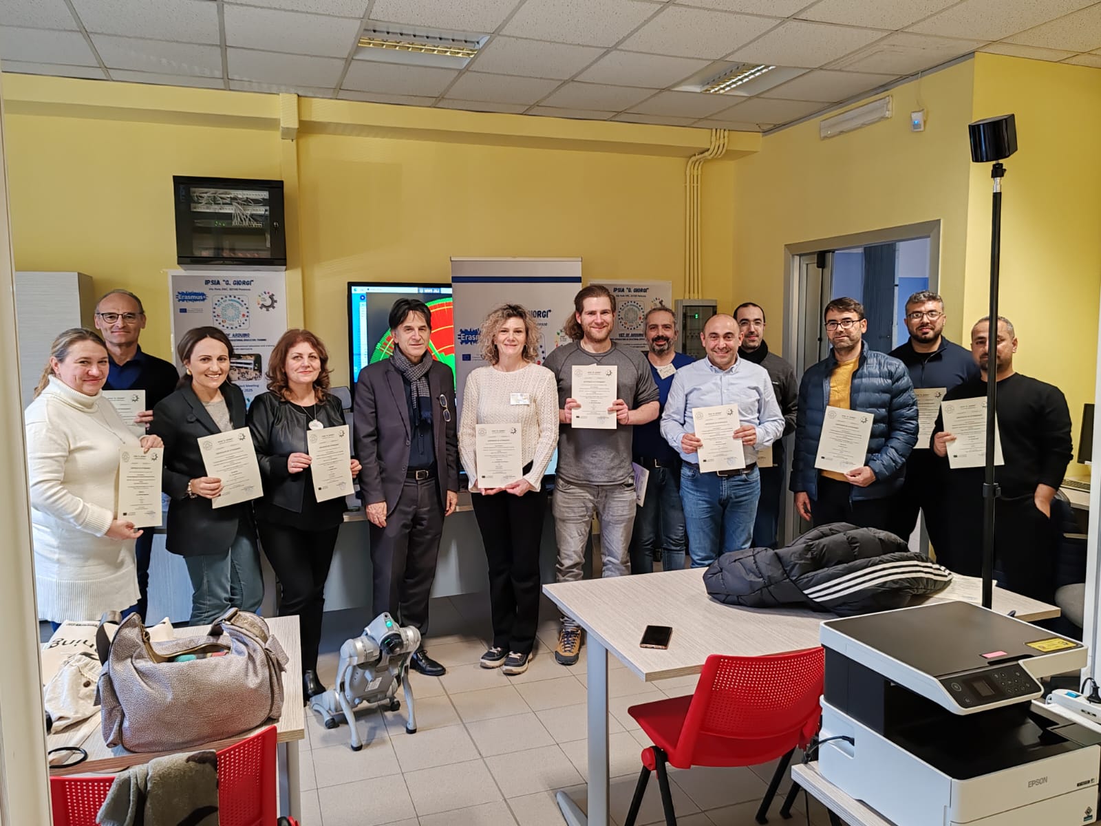 Proje materyallerinin bulunduğu masa