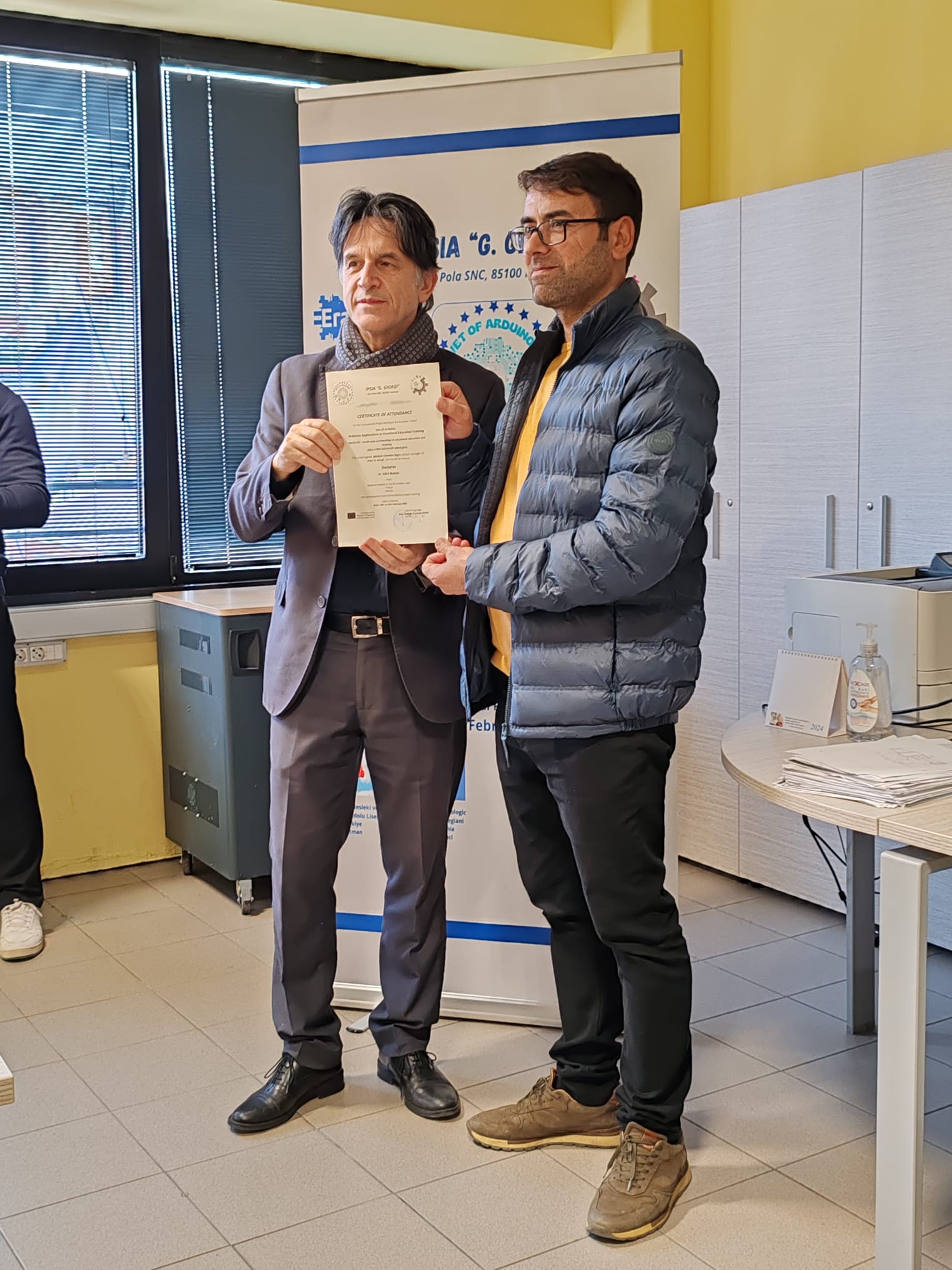 Proje materyallerinin bulunduğu masa